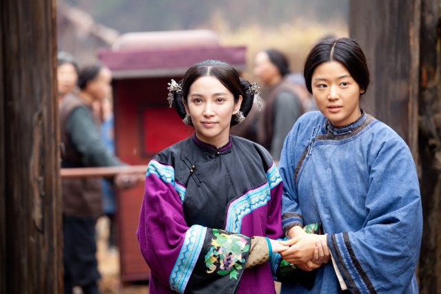 Gianna Jun, Bingbing Li in still from the movie Snow Flower and the Secret Fan