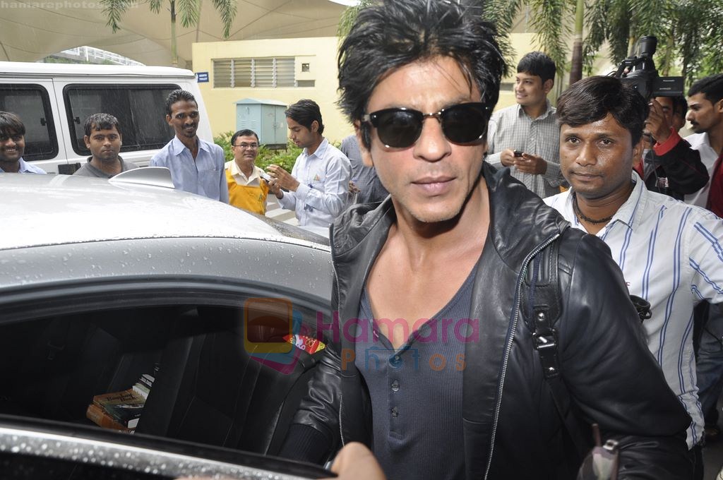 Shahrukh Khan & family return from london in Mumbai Airport  on 14th July 2011