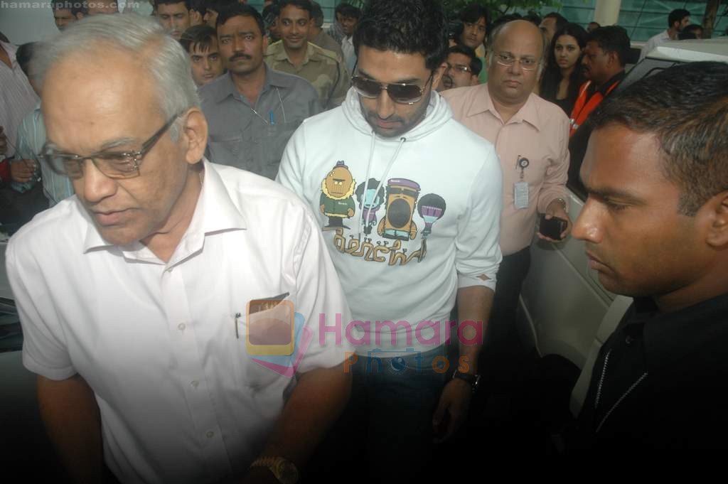 Abhishek Bachchan return from Delhi French honour function on 13th July 2011