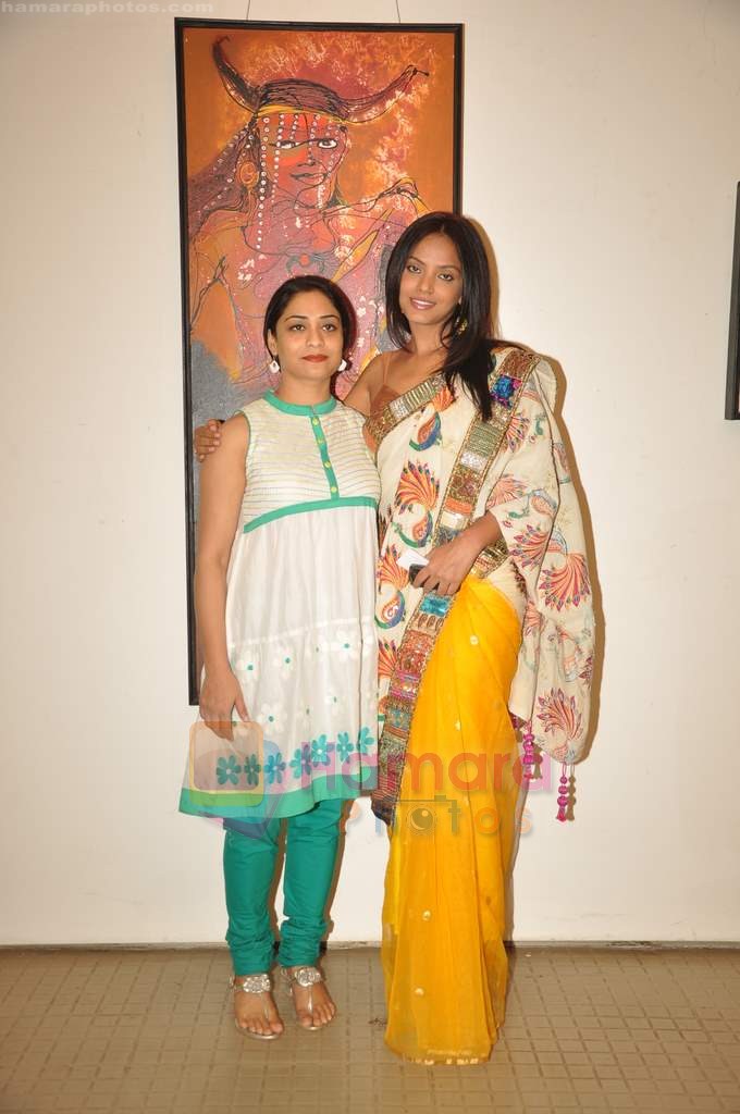 Neetu Chandra at Reka Rana's art exhibition in Jehangir on 13th JUly 2011