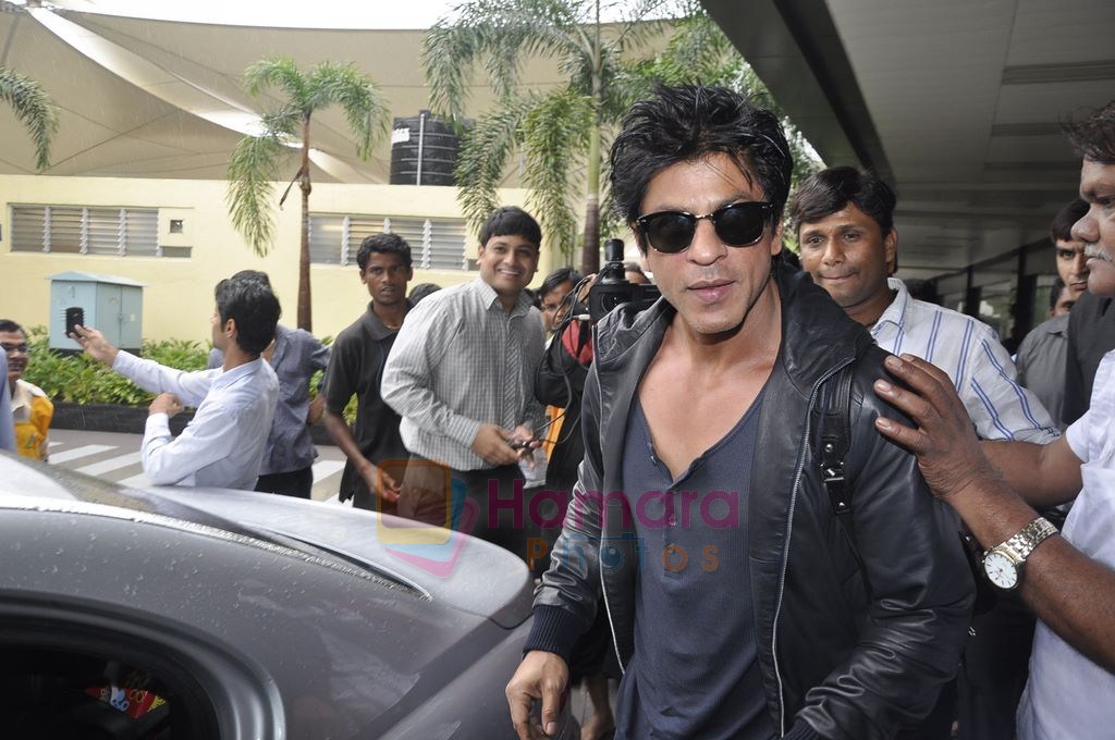 Shahrukh Khan & family return from london in Mumbai Airport  on 14th July 2011