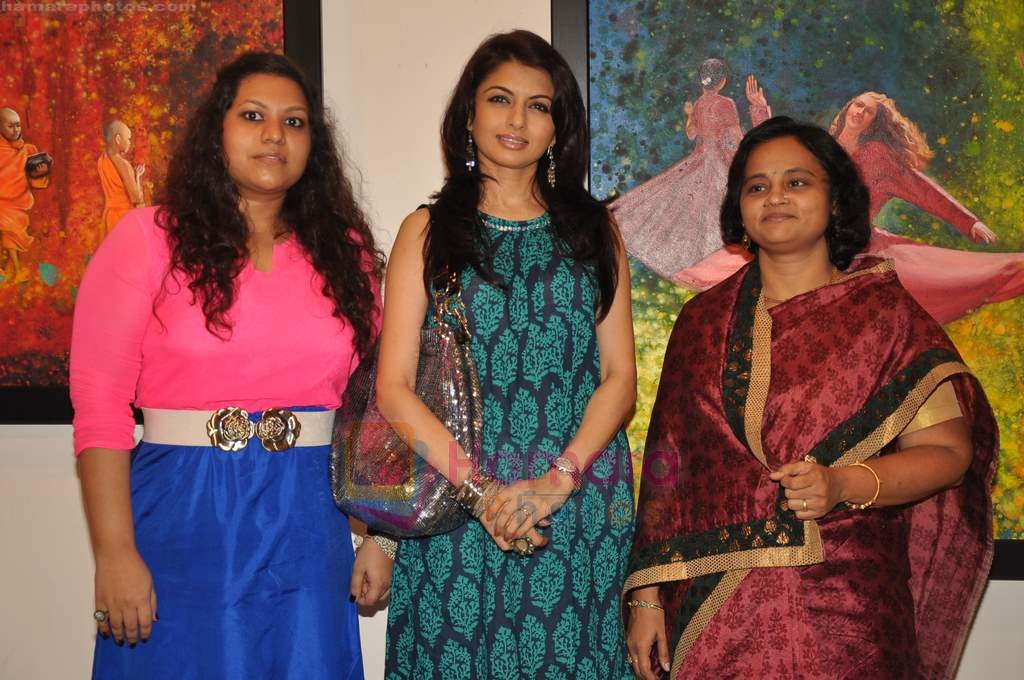 Bhagyashree at Jayashree Salecha and Tanumansa Bagrodia art exhibition in Jehangir Art Gallery on 19th July 2011