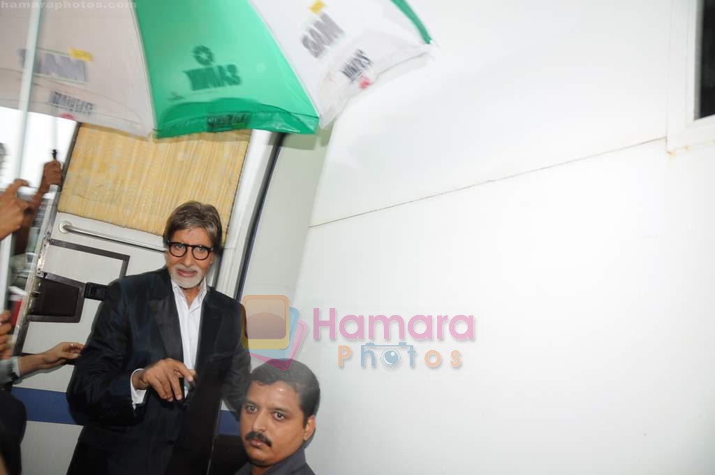 Amitabh Bachchan promotes Aarakshan on the sets of X Factor India in Filmcity, Mumbai on 19th July 2011