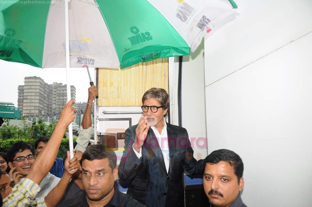 Amitabh Bachchan promotes Aarakshan on the sets of X Factor India in Filmcity, Mumbai on 19th July 2011
