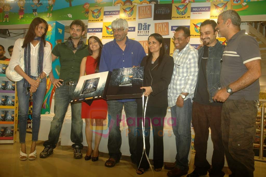 Mahakshay Chakraborty, Achint Kaur, Tia Bajpai, Vikram Bhatt at DVD launch of Haunted - 3D in Planet M on 19th July 2011