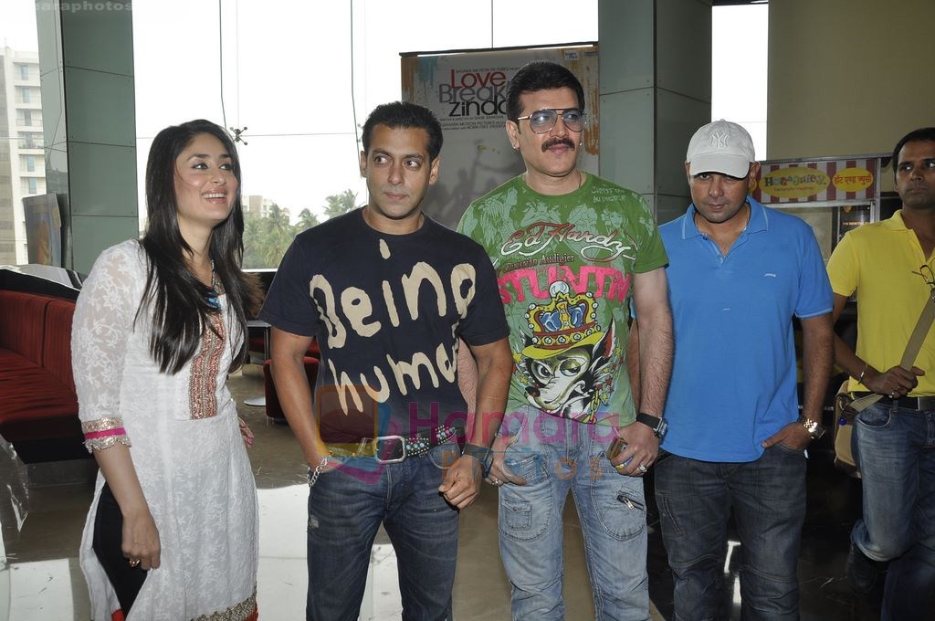 Salman Khan, Kareena Kapoor, Atul Agnihotri, Aditya Pancholi at Bodyguard firstlook in PVR, Juhu, Mumbai on 21st July 2011
