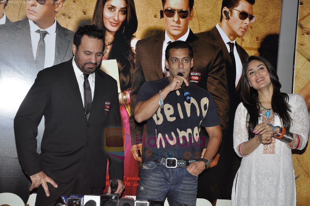 Salman Khan, Kareena Kapoor, Shera at Bodyguard firstlook in PVR, Juhu, Mumbai on 21st July 2011