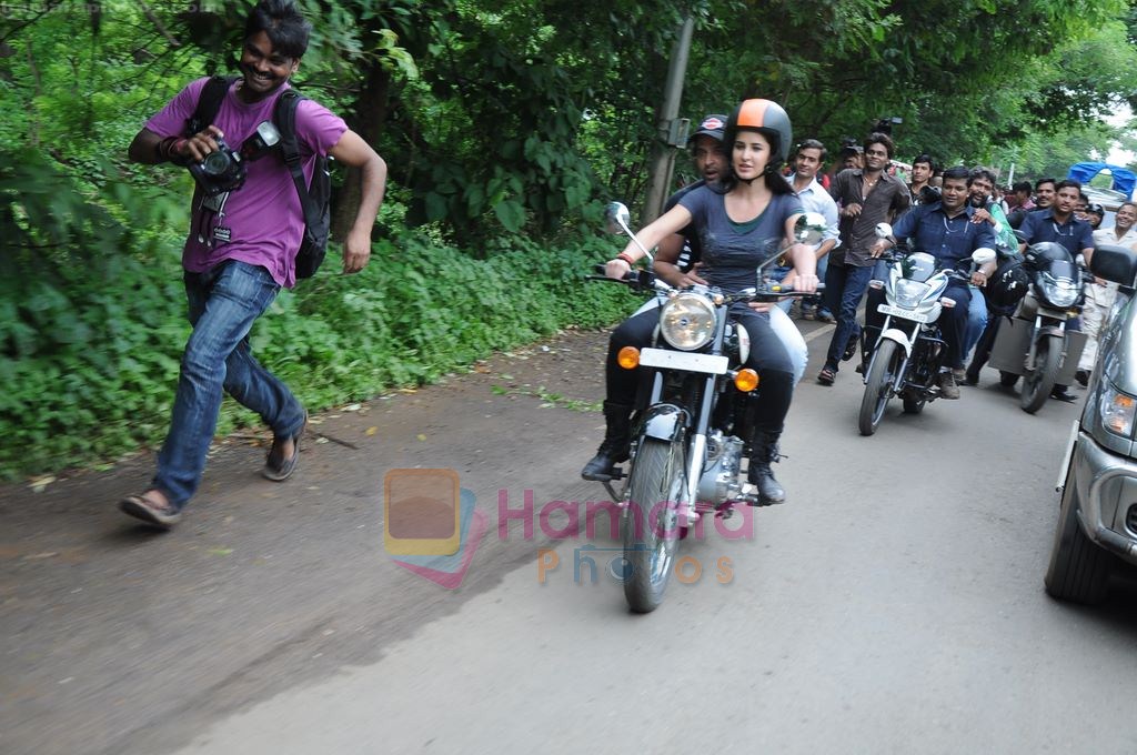 Katrina Kaif takes Hrithik Roshan for a Zindagi Na Milegi Dobara bike ride at Filmcity on 22nd July 2011