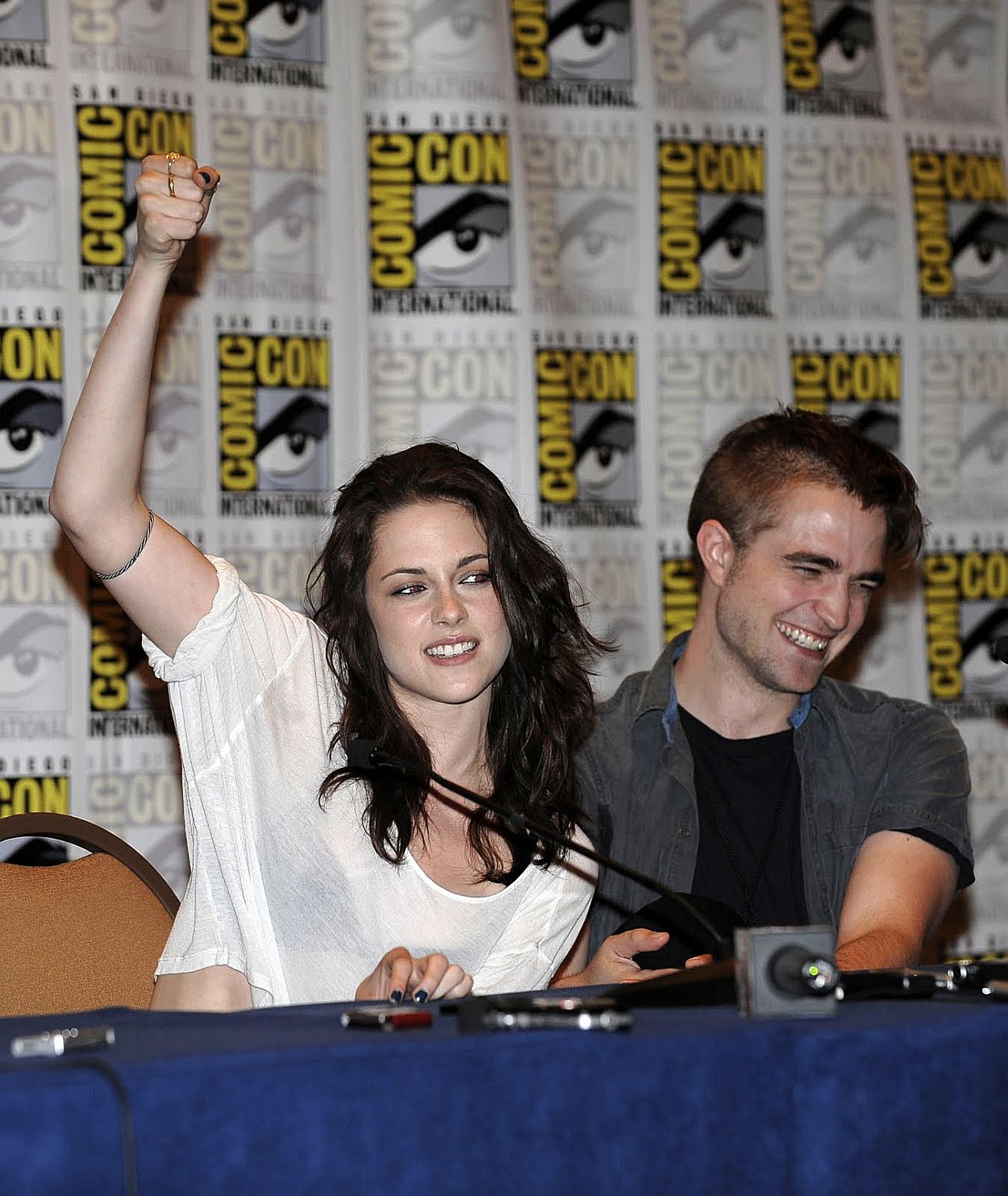 Kristen Stewart, Robert Pattinson poses to promote Breaking Dawn from the Twilight Saga at  the 2011 Comic-Con International Day 1 at the San Diego Convention Center on July 21, 2011