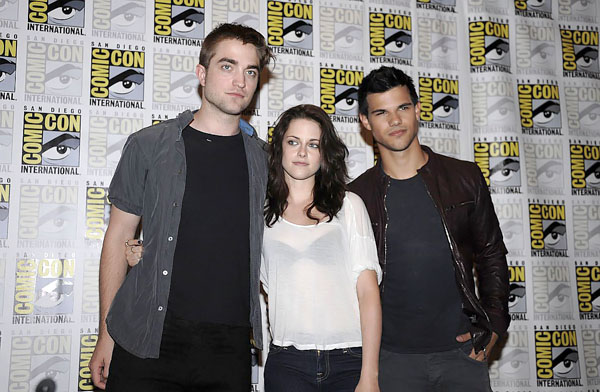 Taylor Lautner, Kristen Stewart, Robert Pattinson poses to promote Breaking Dawn from the Twilight Saga at  the 2011 Comic-Con International Day 1 at the San Diego Convention Center on July 21, 2011