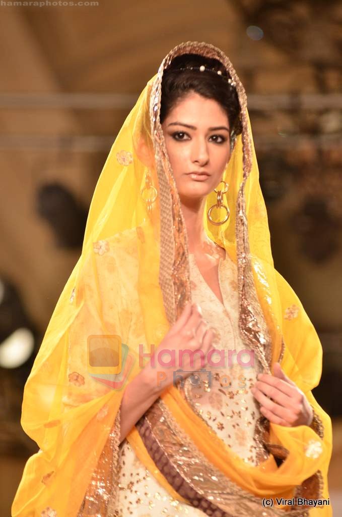 Model walk the ramp for Meera and Musaffar Ali show at Synergy 1 Delhi Couture Week 2011 in Delhi on 23rd July 2011