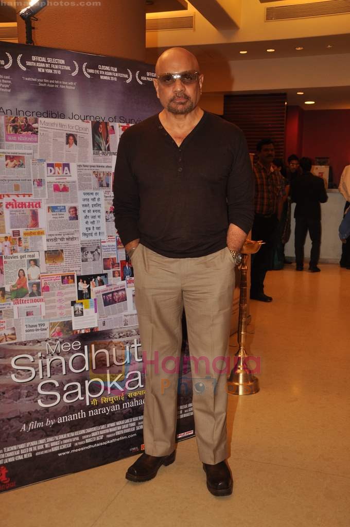 Bharat Dabholkar at Anant Mahadevan's Mee Sindhutai Sapkal success bash in Worli, Mumbai on 29th July 2011