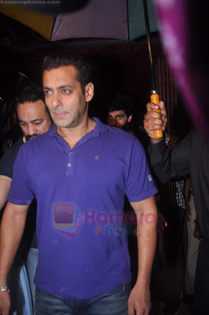 Salman Khan at Arpita Khan's birthday bash in Aurus on 29th July 2011