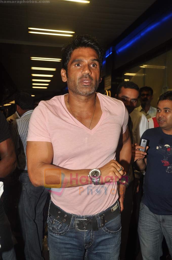 Sunil Shetty snapped in Mumbai Airport on 29th July 2011