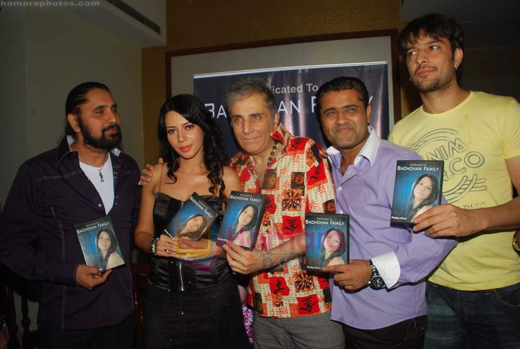 Aditya Raj Kapoor at Album dedicated to Aishwarya, Abhishek and Big B by Rozlyn Khan in Grilloplois on 30th July 2011