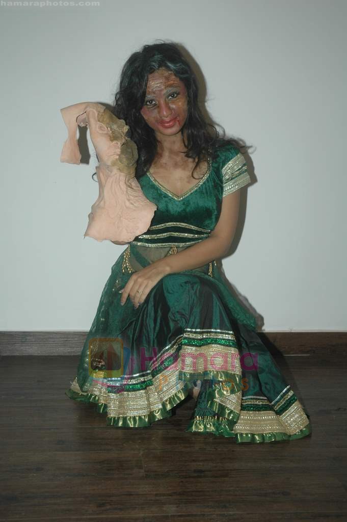 at Kiran Janjani's make up studio launch in Andheri on 31st July 2011
