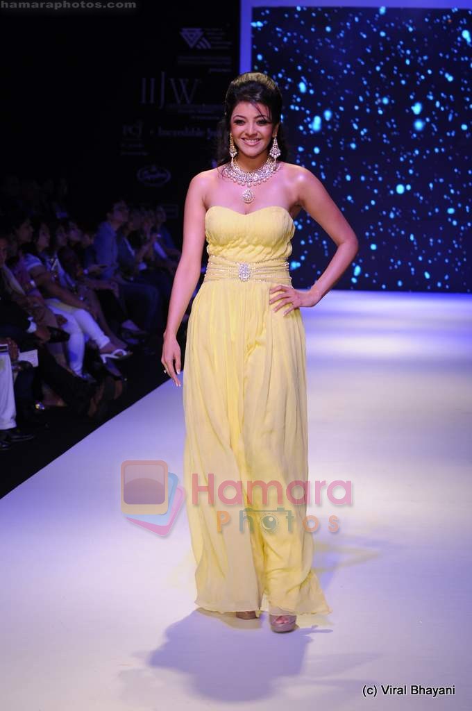 Kajal Aggarwal walks the ramp for CVM exports show at IIJW 2011 Day 2 in Grand Hyatt on 1st Aug 2011