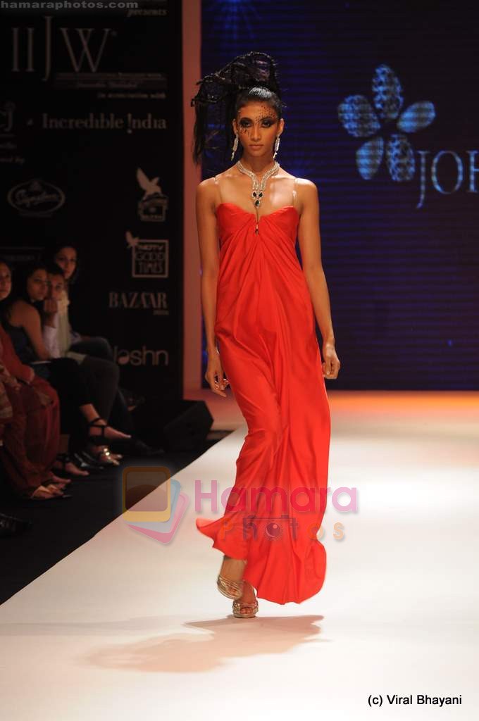 Model walks the ramp for Johara by Divya Ahuja show at IIJW 2011 Day 2 in Grand Hyatt on 1st Aug 2011