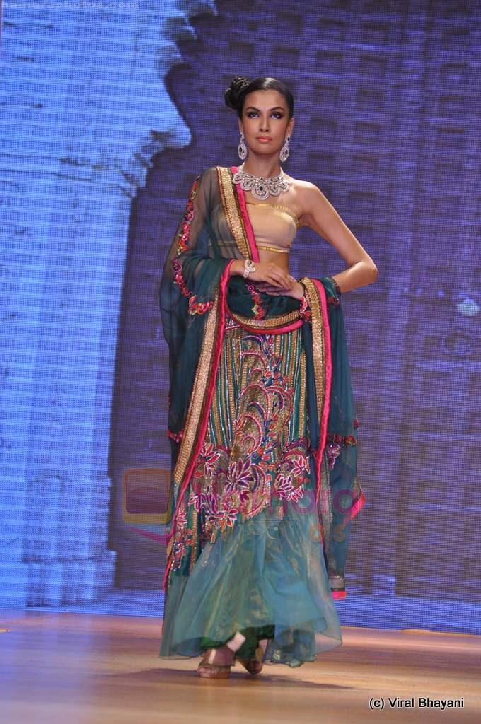 Model walks the ramp for Scintillating Jewellery show at IIJW 2011 Day 2 in Grand Hyatt on 1st Aug 2011