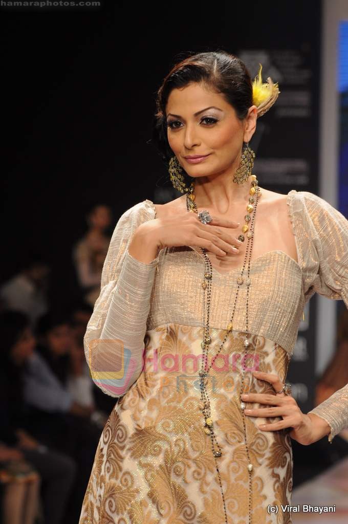 Model walks the ramp for Ys 18 show at IIJW 2011 Day 3 in Grand Hyatt on 2nd Aug 2011