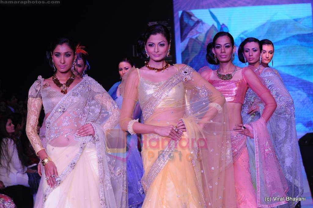 Model walks the ramp for Ys 18 show at IIJW 2011 Day 3 in Grand Hyatt on 2nd Aug 2011