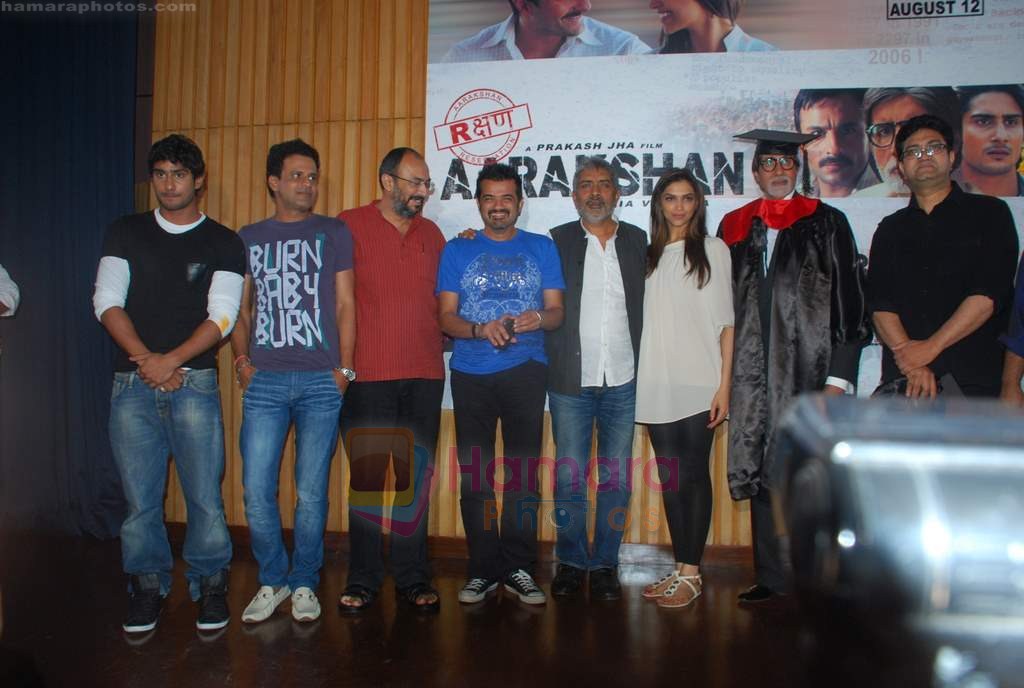 Deepika Padukone, Prateik Babbar, Amitabh Bachchan, Manoj Bajpai, Prakash Jha, Parsoon Joshi, Shankar Mahadevan, Ehsaan Noorani at Aarakshan film promotions in Welingkar college on 2nd Aug 2011