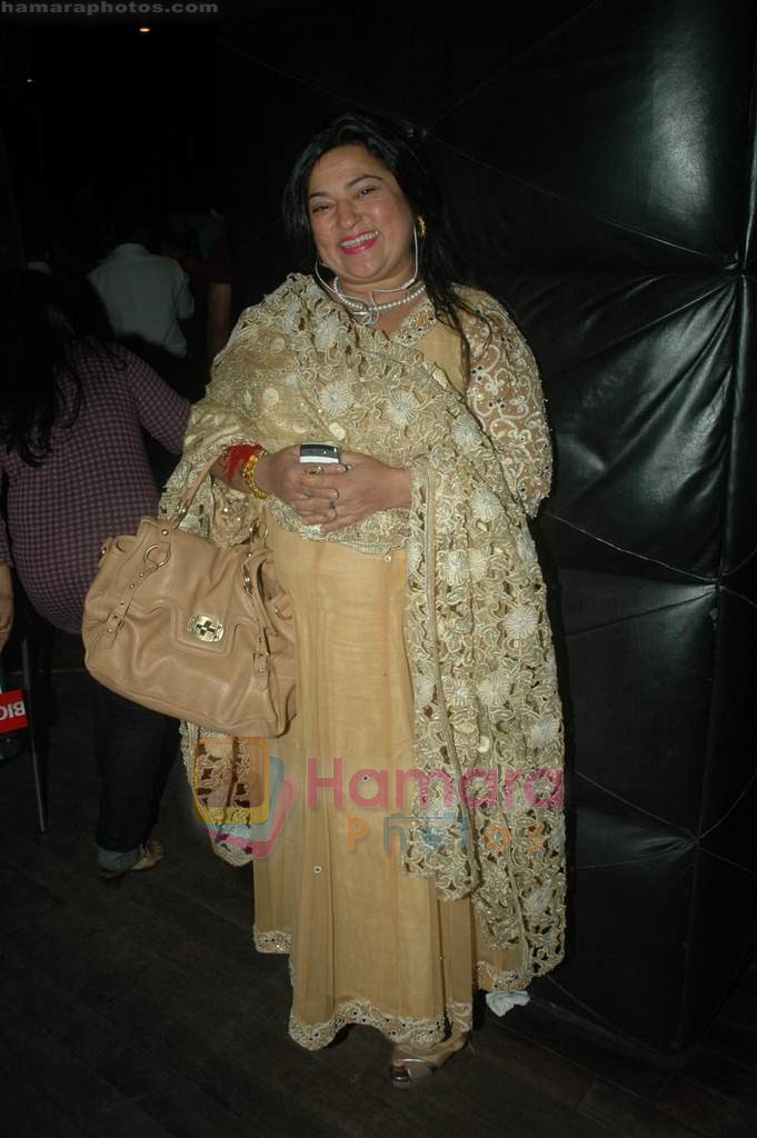 Dolly Bindra at Deepshika's film Yeh Dooriyan up for release in Mumbai on 3rd Aug 2011