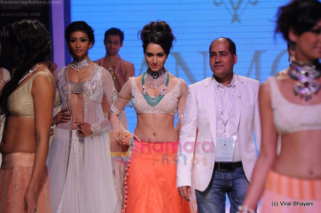 Shraddha Kapoor walks the ramp for Anmol show at IIJW 2011 Day 4 in Grand Hyatt on 3rd Aug 2011