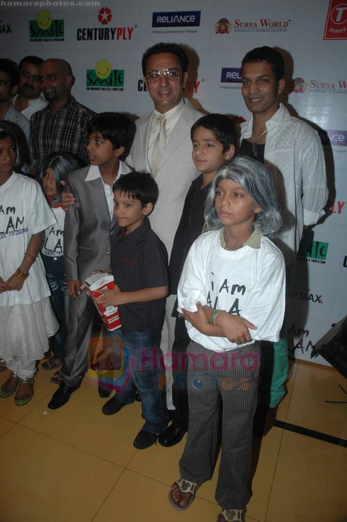 Gulshan Grover, Raghu Ram, Harsh Mayar at I Am Kalam film premiere in Mumbai on 3rd Aug 2011