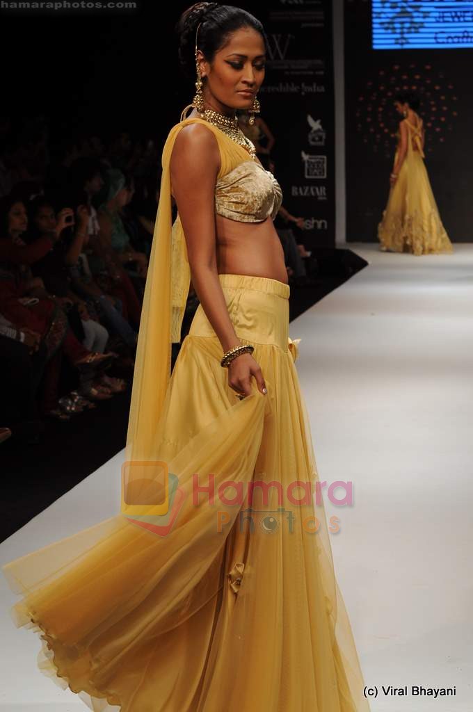 Model walks the ramp for Laxmi Jewellery Export show at IIJW 2011 Day 4 in Grand Hyatt on 3rd Aug 2011