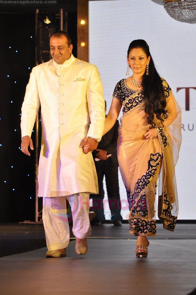 Sanjay Dutt, Manyata Dutt at Gitanjali Bollywood Ticket nite in The Leela, Mumbai on 5th Aug 2011