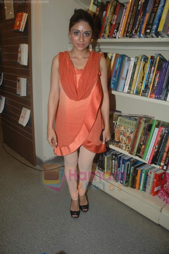 Zoa Morani at Payal Gidwani's XL to XS Marathi version launch in Reliance Time Out, Bandra on 5th Aug 2011