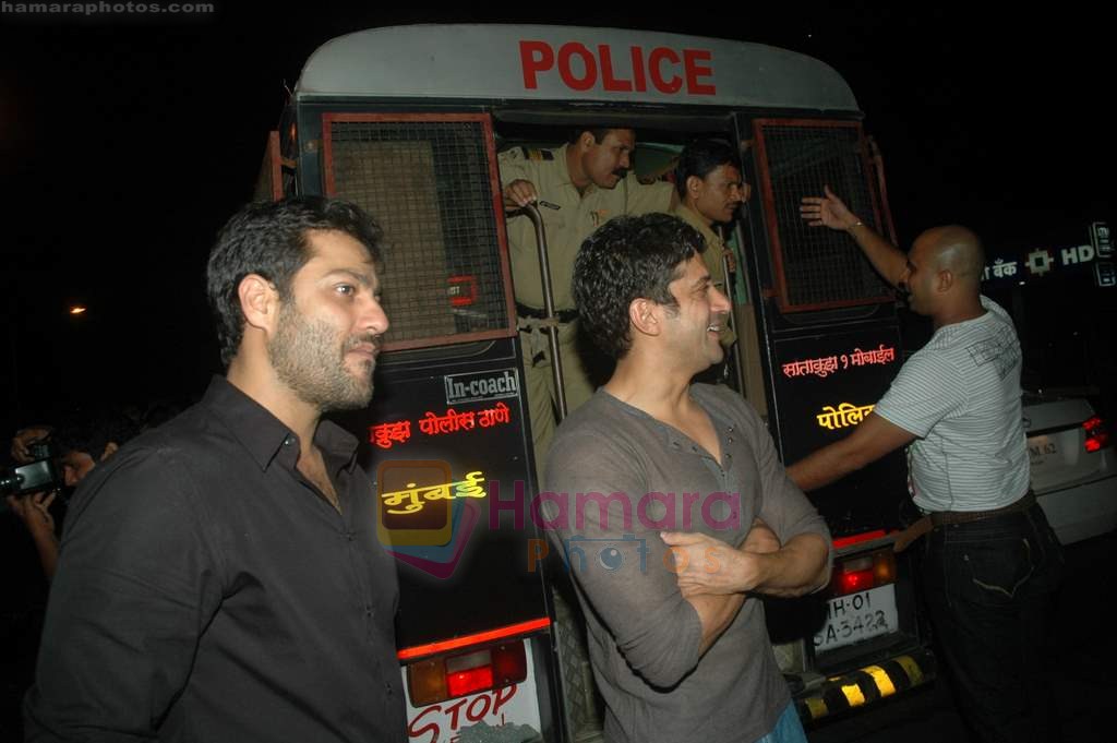 Farhan Akhtar, Abhishek Kapoor at Abhishek Kapoor's birthday bash in Aurus on 6th Aug 2011