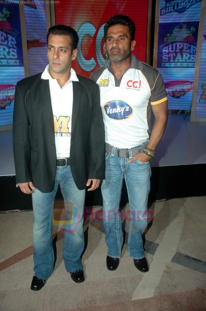 Salman Khan, Sunil Shetty at Salman's CCL press conference in Bandra, Mumbai on 6th Aug 2011