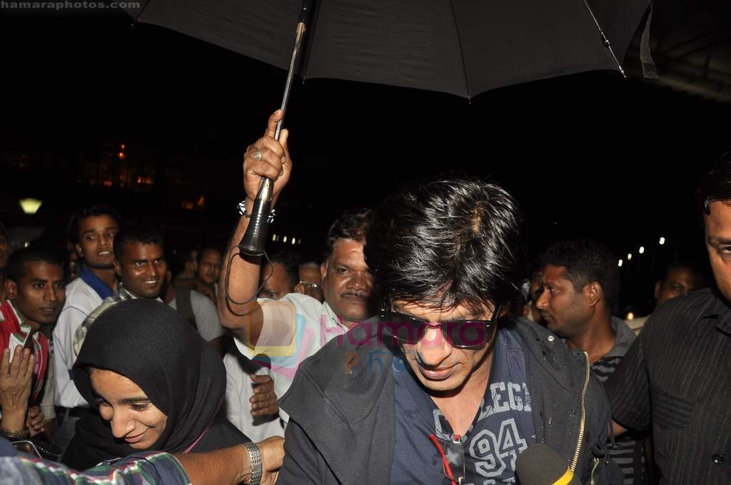 Shahrukh Khan snapped at international airport on 6th Aug 2011