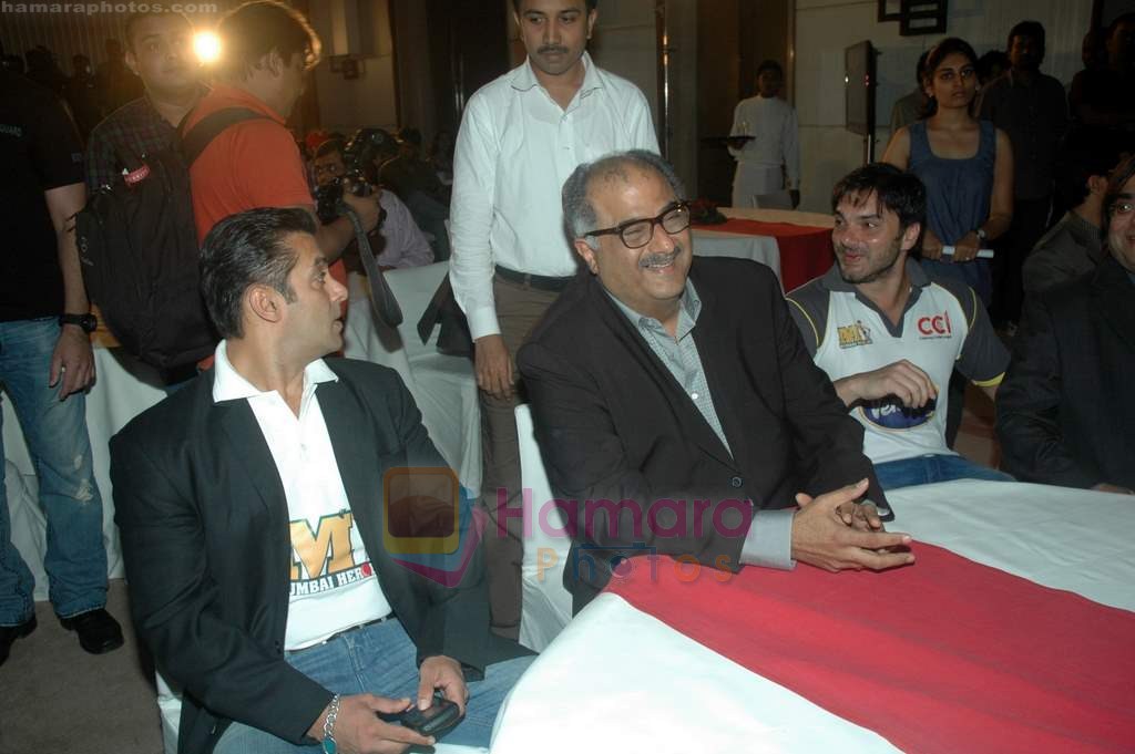 Salman Khan, Boney Kapoor at Salman's CCL press conference in Bandra, Mumbai on 6th Aug 2011