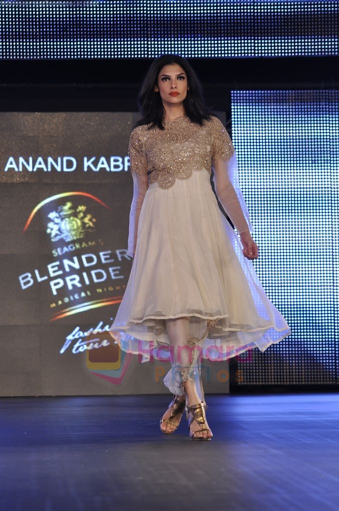 Model walk the ramp for Anand Kabra show on Blenders Pride Fashion Tour Day 2 on 6th Aug 2011
