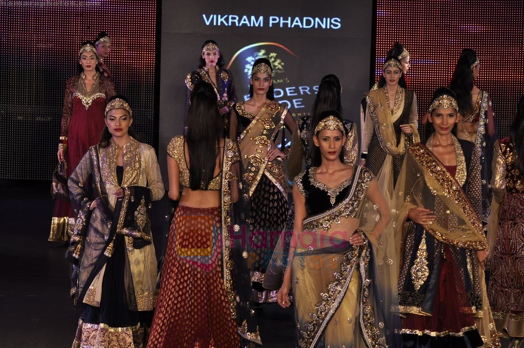 Model walk the ramp for Vikram Phadnis show on Blenders Pride Fashion Tour Day 3 in Taj Land's End, Bandra, Mumbai on 7th Aug 2011