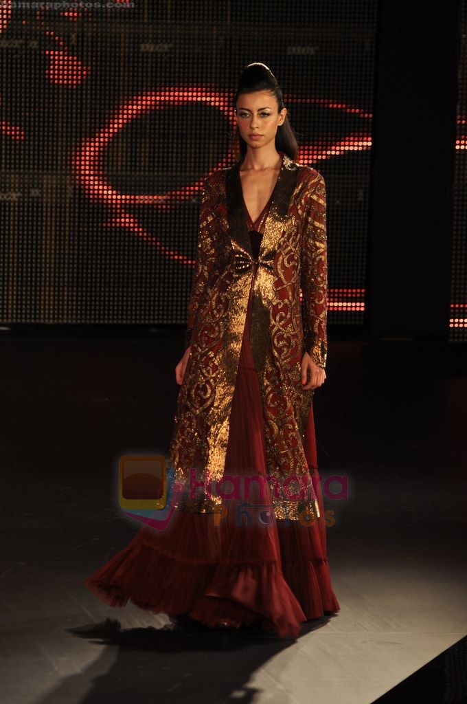 Model walk the ramp for Reynu Tandon show on Blenders Pride Fashion Tour Day 3 on 7th Aug 2011
