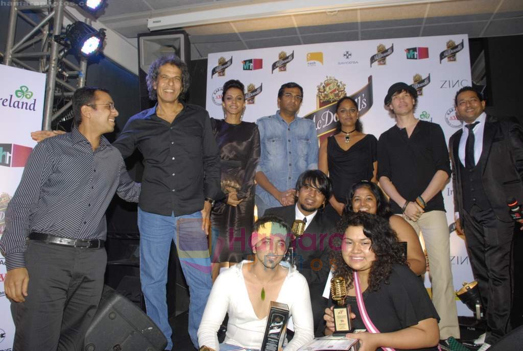 Suneeta Rao, Manasi Scott, Luke Kenny at Mcdoweel's Karaoke championships in Zinc on 8th Aug 2011