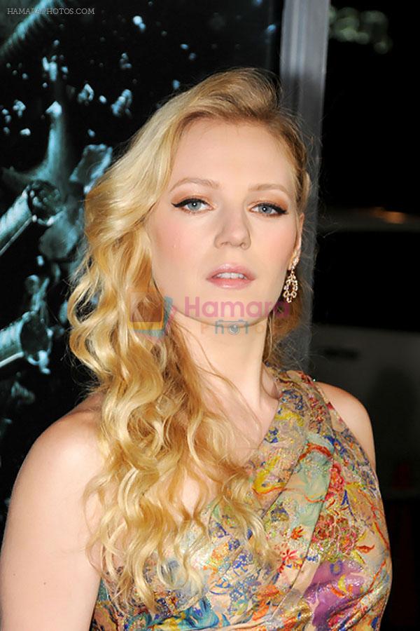 Emma Bell attends the FINAL DESTINATION 5 Hollywood Premiere at the Grauman's Chinese Theatre on 10th August 2011