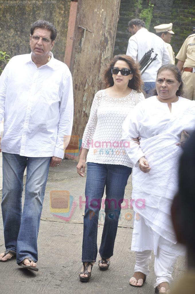Madhuri Dixit at Bollywood pays tribute to Shammi Kapoor on 14th Aug 2011