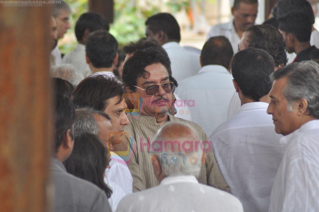 Shatrughan Sinha at Bollywood pays tribute to Shammi Kapoor on 14th Aug 2011