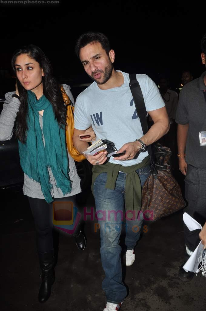 Saif Ali Khan, Kareena Kapoor leave for London at International airport, Mumbai on 14th Aug 2011