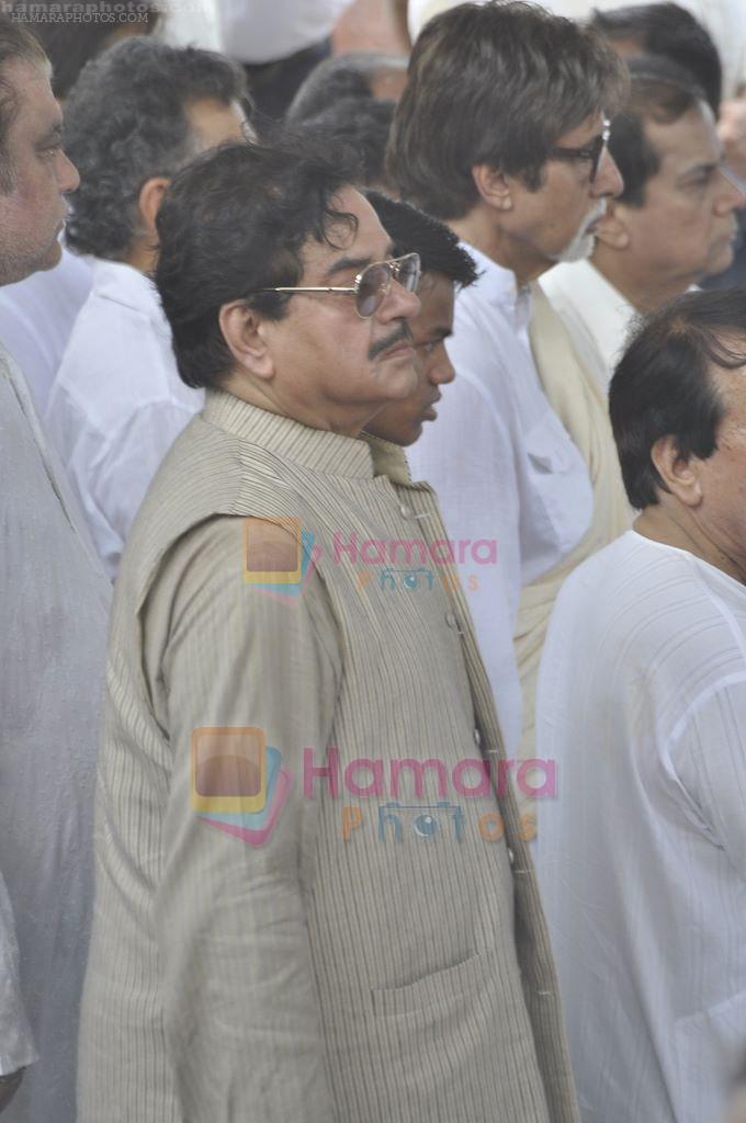 Shatrughan Sinha at Bollywood pays tribute to Shammi Kapoor on 14th Aug 2011