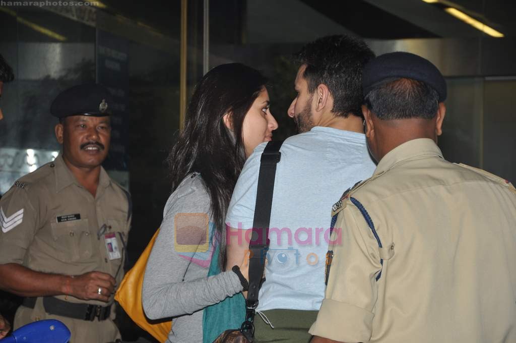 Saif Ali Khan, Kareena Kapoor leave for London at International airport, Mumbai on 14th Aug 2011