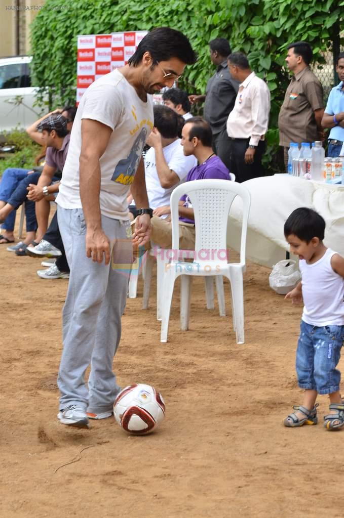 Aashish Chaudhary at Men's Helath fridly soccer match with celeb dads and kids in Stanslauss School on 15th Aug 2011