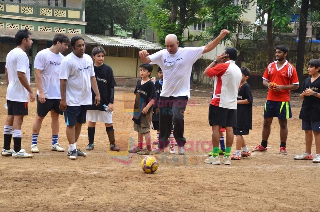 Atul Agnihotri at Men's Helath fridly soccer match with celeb dads and kids in Stanslauss School on 15th Aug 2011