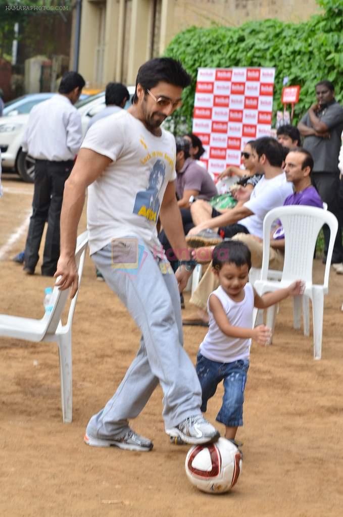 Aashish Chaudhary at Men's Helath fridly soccer match with celeb dads and kids in Stanslauss School on 15th Aug 2011
