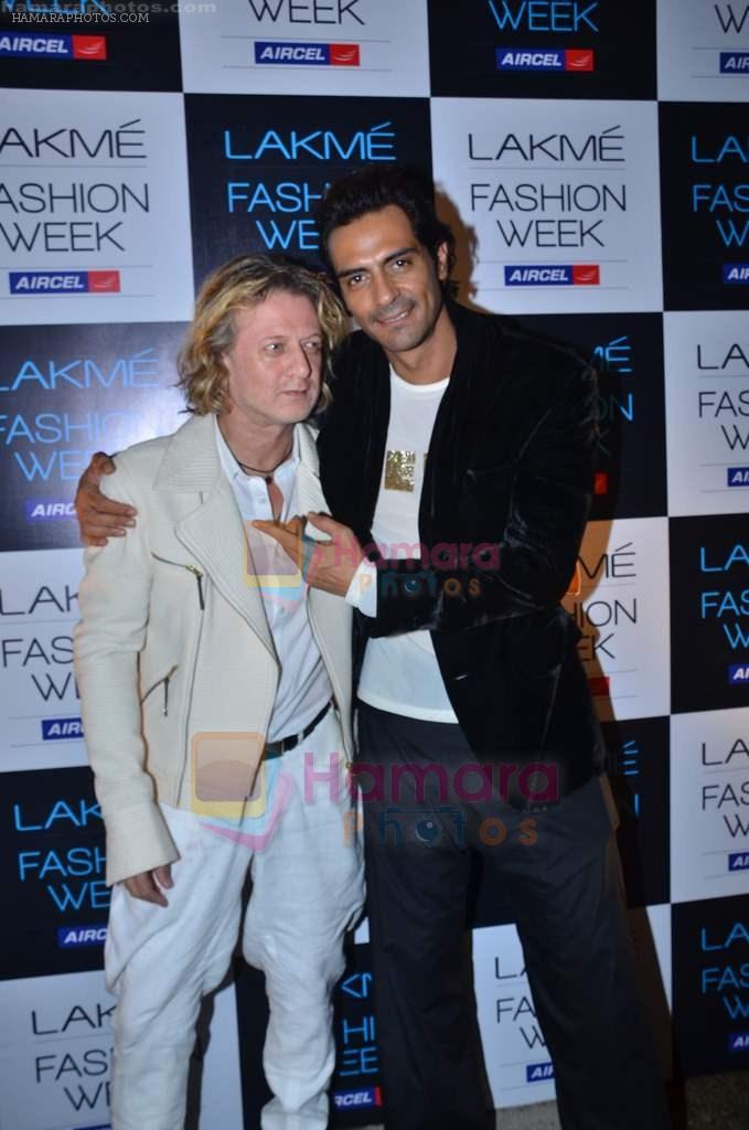 Arjun Rampal, Rohit Bal at Rohit Bal post bash for Lakme in Tote on 16th Aug 2011